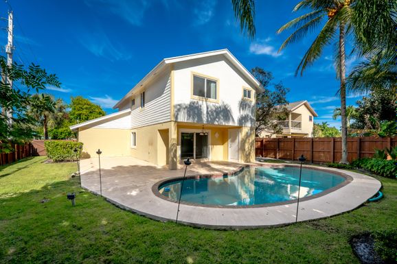 302 36th, Boca Raton, FL 33429