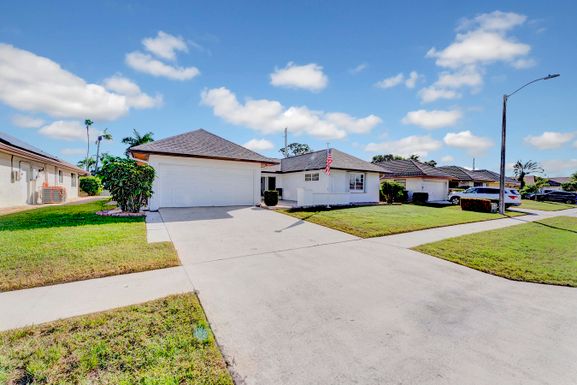 10306 Greentrail, Boynton Beach, FL 33436