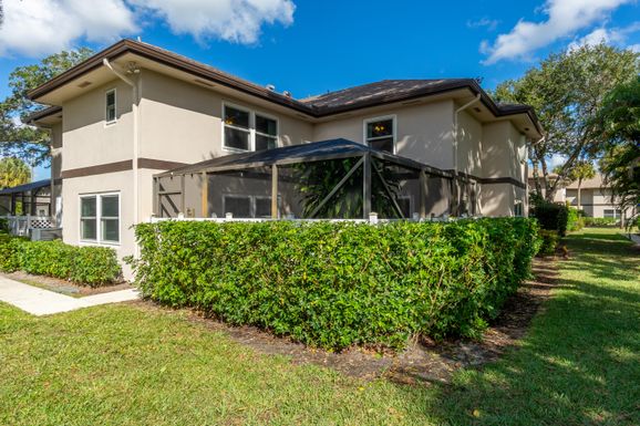 31 Clinton, Royal Palm Beach, FL 33411