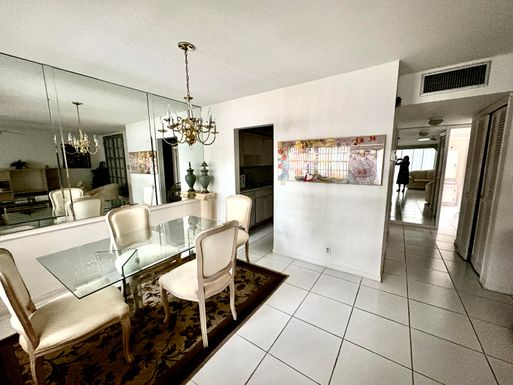 98 Stratford H, West Palm Beach, FL 33417