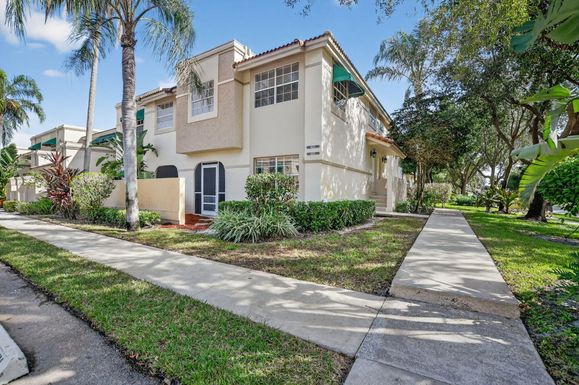 6695 Via Regina, Boca Raton, FL 33433