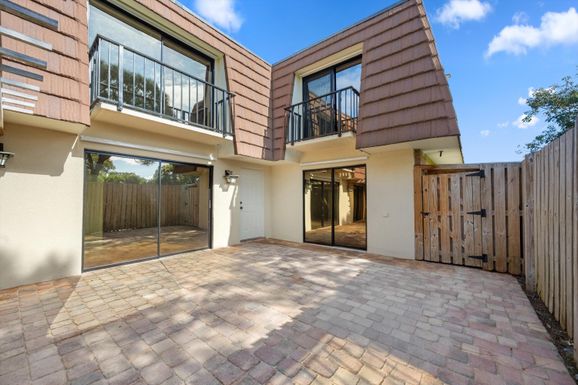 1907 19th, Palm Beach Gardens, FL 33418