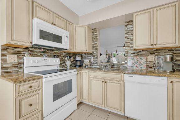 7301 Amberly, Delray Beach, FL 33446