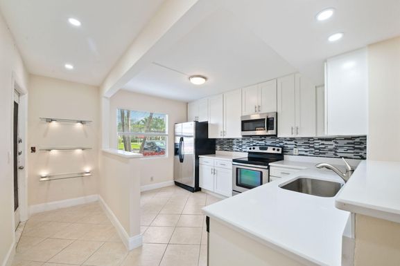1090 Guildford, Boca Raton, FL 33434