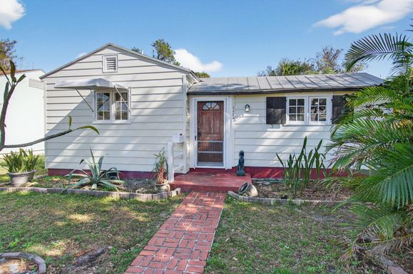 1122 L, Lake Worth Beach, FL 33460