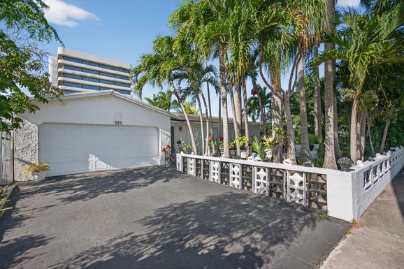 225 Sequoia, West Palm Beach, FL 33409