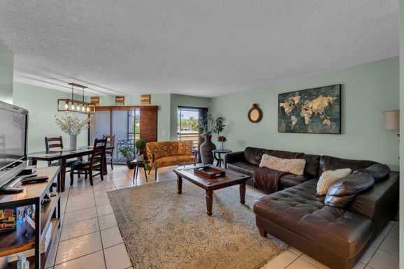 5650 Camino Del Sol, Boca Raton, FL 33433