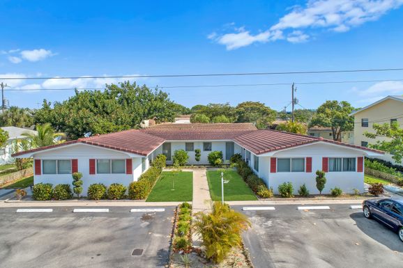 541 44th, Boca Raton, FL 33431