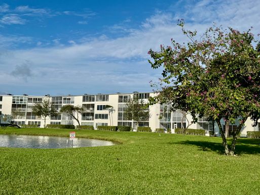 4053 Hythe C, Boca Raton, FL 33434