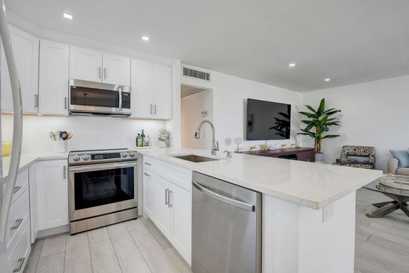 461 Brittany J, Delray Beach, FL 33446