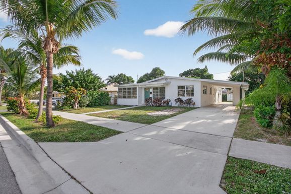1421 14th, Lake Worth Beach, FL 33460