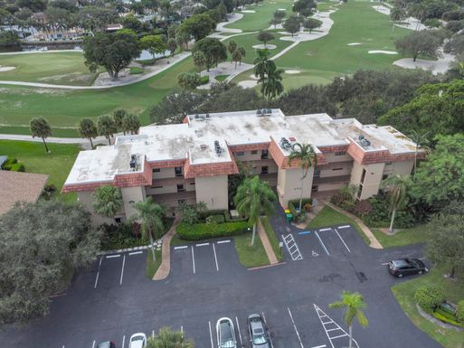 200 Jacaranda Country Club Dr, Plantation, FL 33324