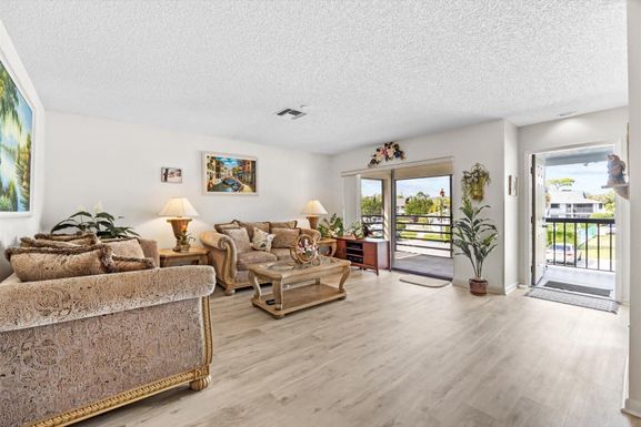 1250 Parkview, Stuart, FL 34994