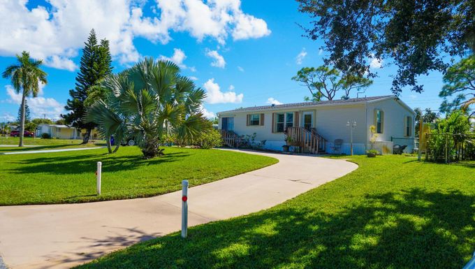 7030 Ridgeway, Hobe Sound, FL 33455