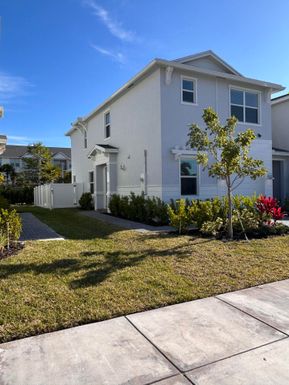 317 Crossoak, Port Saint Lucie, FL 34984