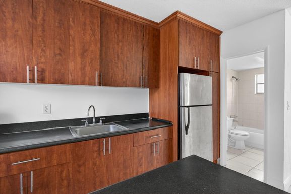 4071 Dixie, Oakland Park, FL 33334