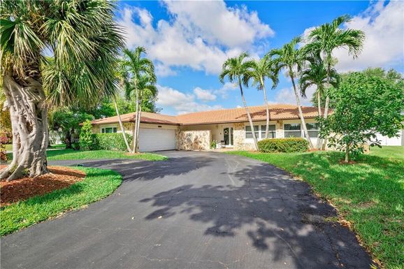 208 91st, Coral Springs, FL 33071