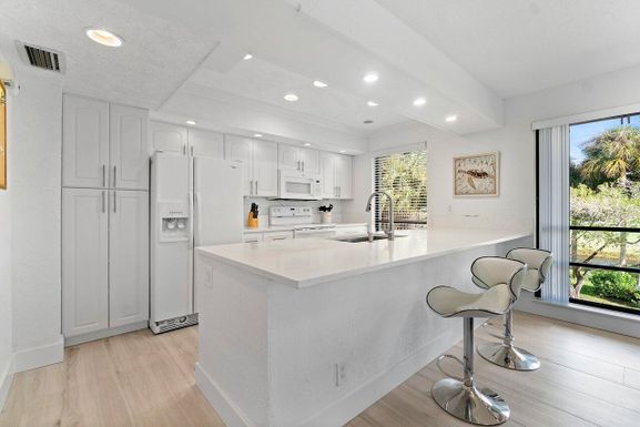 655 Brackenwood, Palm Beach Gardens, FL 33418