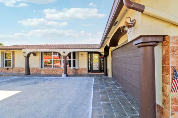 10868 Larch, Palm Beach Gardens, FL 33418