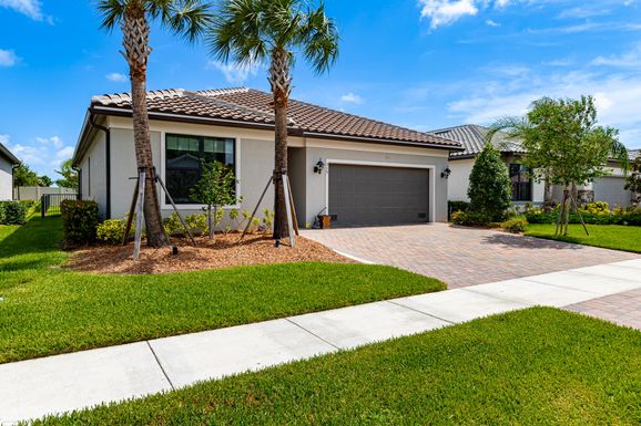 519 Villandry, Port Saint Lucie, FL 34984