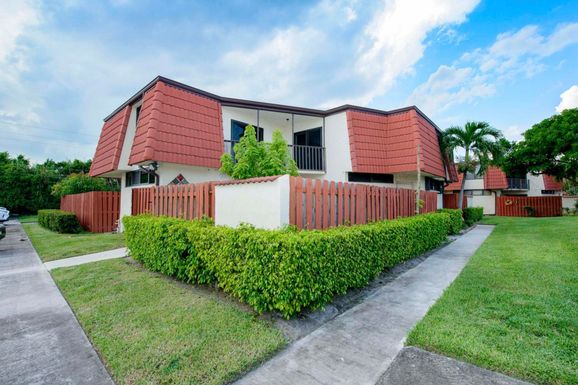 3861 Victoria Dr, West Palm Beach, FL 33406