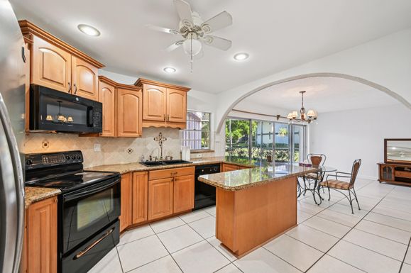 7 Greenway, Royal Palm Beach, FL 33411