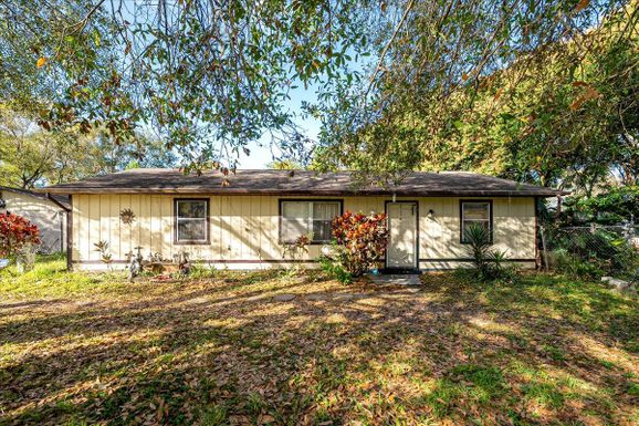 2935 Middle, Fort Pierce, FL 34981