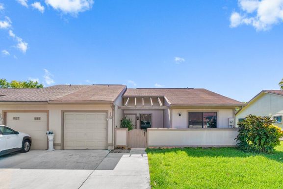 18 Winchmore, Boynton Beach, FL 33426