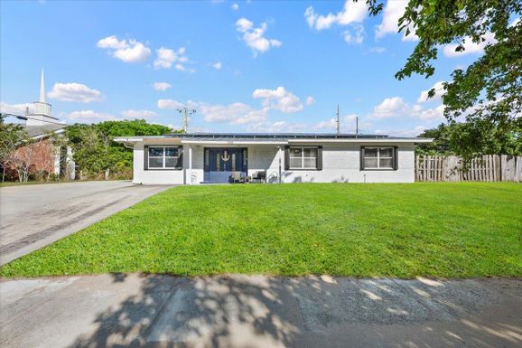 2032 6th, Lake Worth Beach, FL 33461