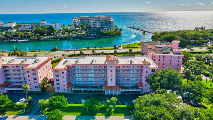 1040 Banyan, Boca Raton, FL 33432