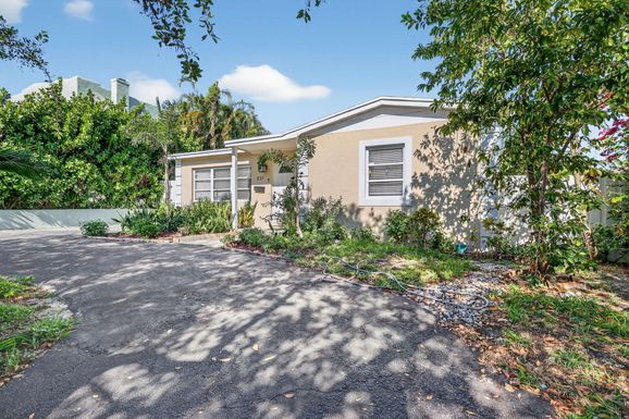 831 30th, West Palm Beach, FL 33407