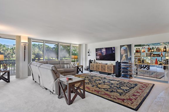 2427 Presidential, West Palm Beach, FL 33401