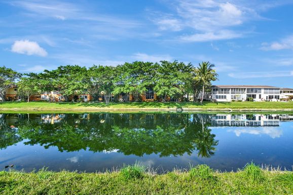 48 Sheffield B, West Palm Beach, FL 33417