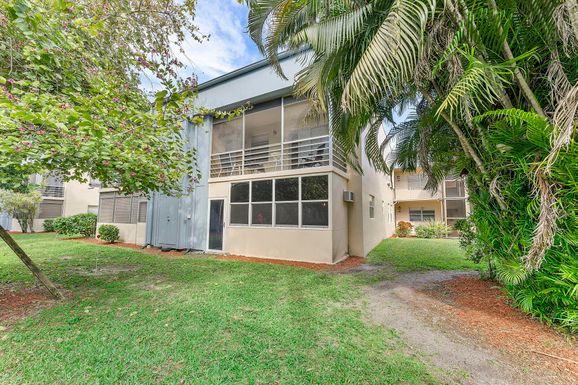 877 Flanders S, Delray Beach, FL 33484