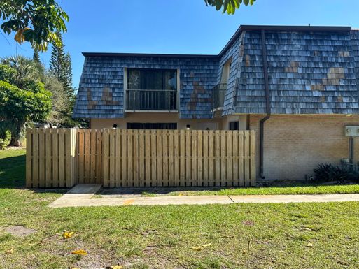 152 Lake Arbor, Palm Springs, FL 33461