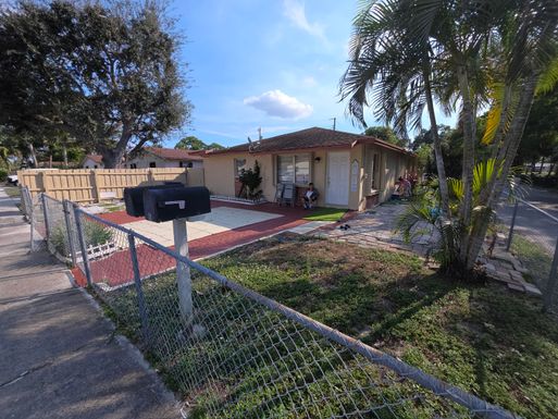 1024 Mcintosh, West Palm Beach, FL 33405