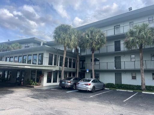 9440 8th, Boca Raton, FL 33428