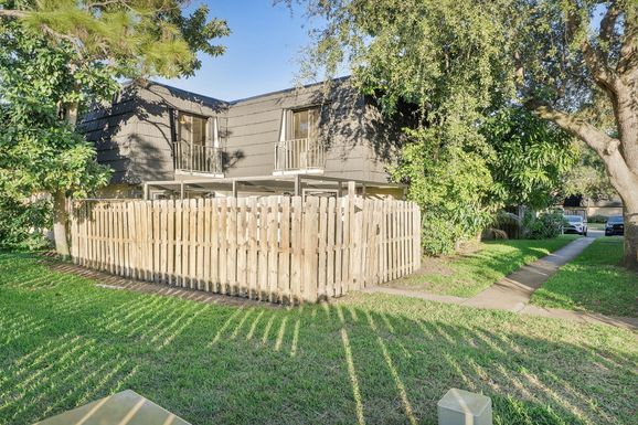 291 Woodland, Palm Springs, FL 33461