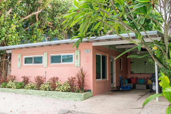 204 Coral, Boynton Beach, FL 33435