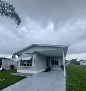 38 Camino Del Rio, Port Saint Lucie, FL 34952