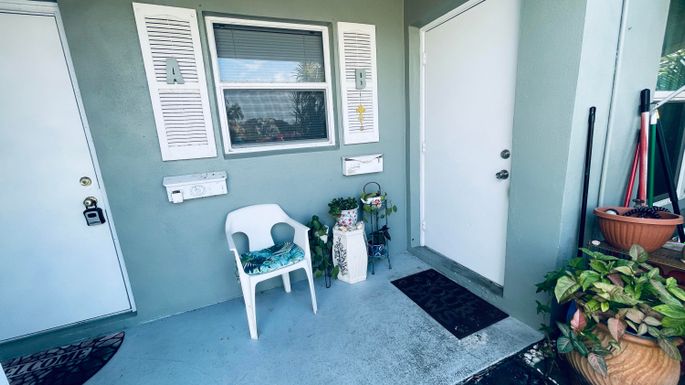 910 South, Delray Beach, FL 33445