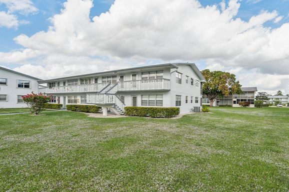 244 Camden J, West Palm Beach, FL 33417