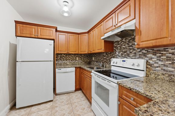 490 20th, Boca Raton, FL 33431