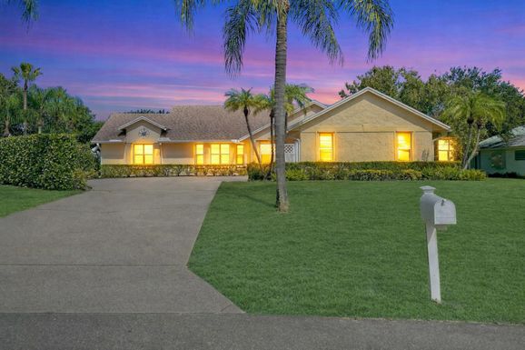 8001 Pilots Cove, Hobe Sound, FL 33455