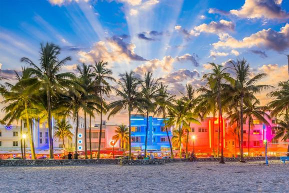 Travel Guide: Exploring Miami