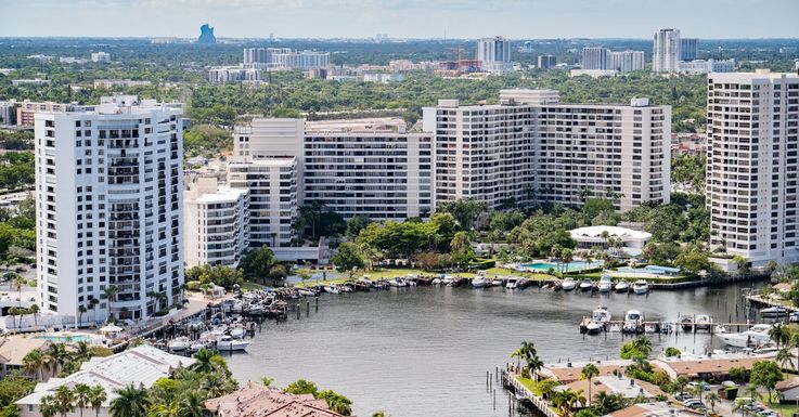 Living in Aventura, Florida: Pros, Cons, and Complete Guide (2026)