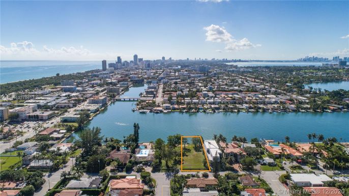 700 88th St, Surfside FL 33154