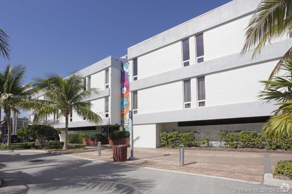 275 Commercial Blvd # 208, Lauderdale By The Sea FL 33308