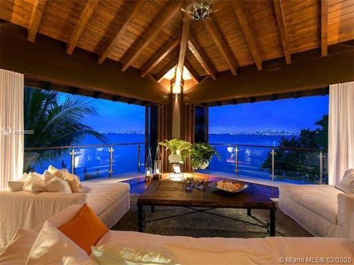 7 Harbor Pt, Key Biscayne FL 33149