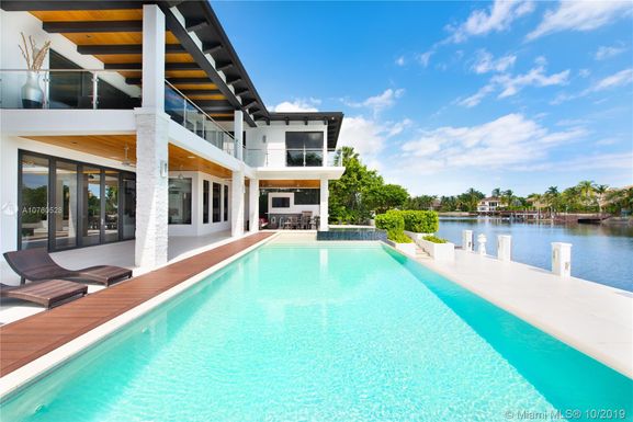 1215 Diplomat Pkwy, Hollywood FL 33019